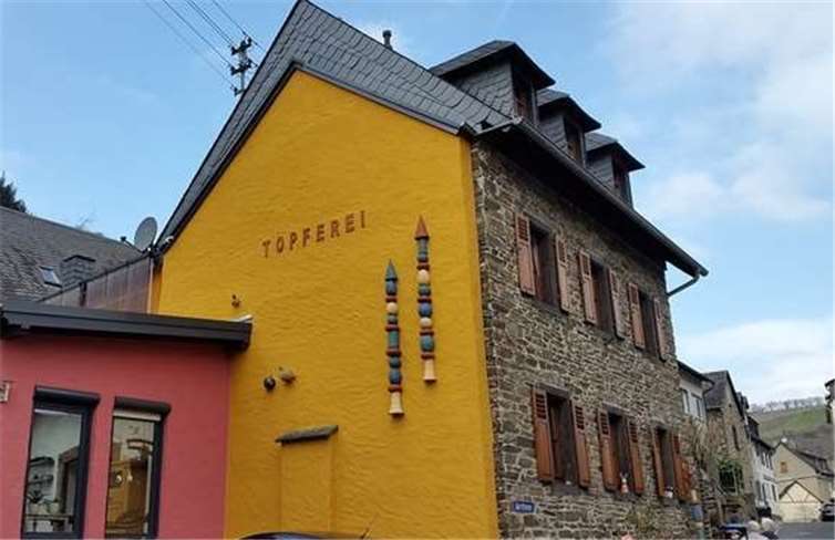 Die Töpferei von Ute Bruns ist Schauplatz der Lesung mit dem Kaisersescher Autor Werner Lutz. Foto: privat