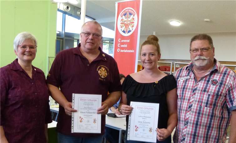 Die Tollitäten 2019, Klaus Faßbender und Vera Schmitz, wurden bei der CCO-Mitgliederversammlung mit der Goldenen Ehrennadel des Vereins ausgezeichnet. Foto: privat