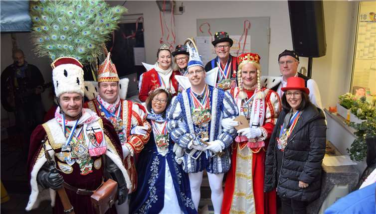 Die Tollitäten mit Landrat Sebastian Schuster und Michael Firmenich mit seiner Frau Karin.EICH