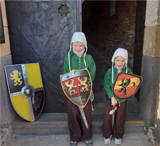 Die Torwächter kontrollierten die Einhaltung der Maskenpflichtbei den Besuchern auf Burg Thurant.Foto: privat