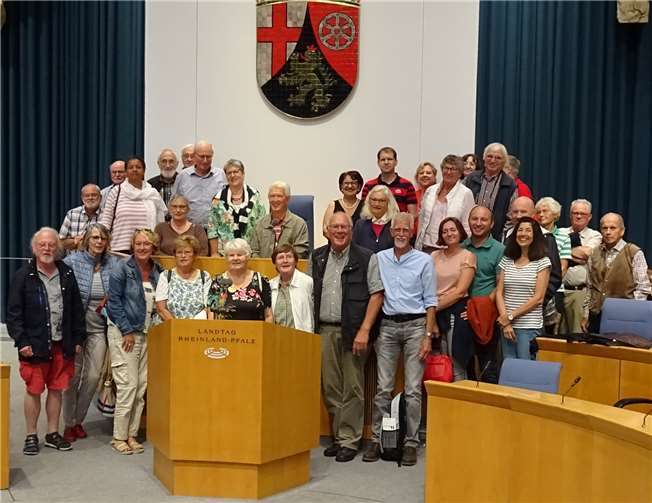Die Tour begann mit einem Besuch im Landtag und dem Plenarsaal. Foto: privat