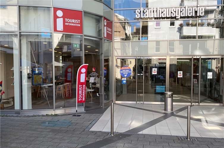 Die Tourist-Information Andernach wurde seitens des Deutschen Tourismusverbandes e.V. (DTV) erneut mit der offiziellen i-Marke ausgezeichnet. Foto: Andernach.net