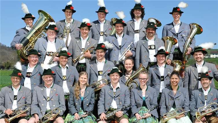 Die Trachtenkapelle Pähl rockt den Saal in der Stadthalle. Roland Thees