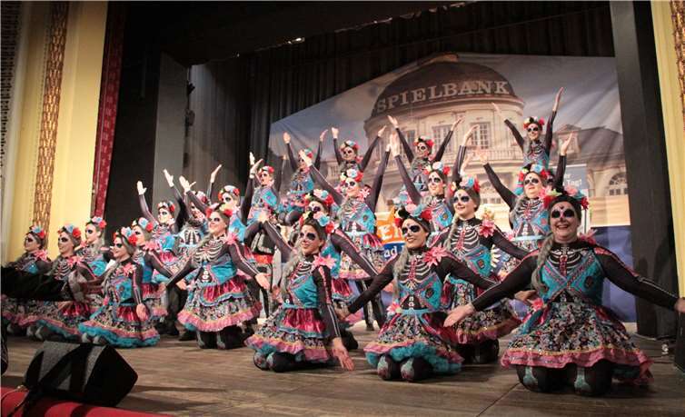 Die Traditionsgarde Rot-Weiß Lahnstein zeigte unter dem Motto „Día de los Muertos“ (Tag der Toten) tolle Bühnenbilder eines Mexikanischen Maskentanz.