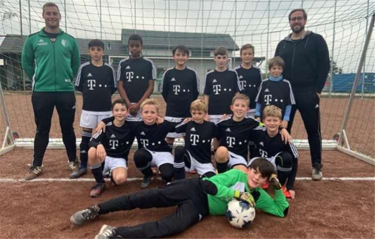 Die Trainer Marcus Köpsel und Max Schwarz mit Ihrem Team.Foto: privat