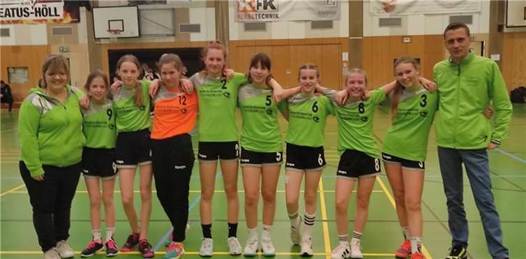 Die Trainer wünschen den Mädels weiterhin viel Erfolg.  Foto: privat