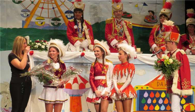 Die Trainerin der Solomariechen, Tanja Felbecker (links), nimmt Abschied.