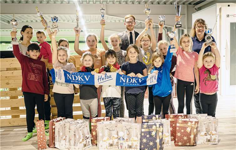 Die Trainerinnen überraschten die die Kinder mit einem Ausflug in den Trampolinpark Salto nach Koblenz. Foto: privat