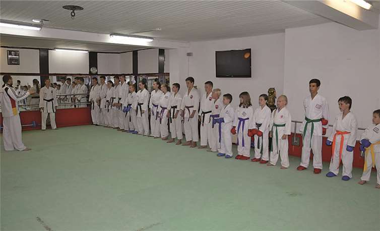 Die Trainingsgruppe im Dojo von Nika in Gummersbach.Privat