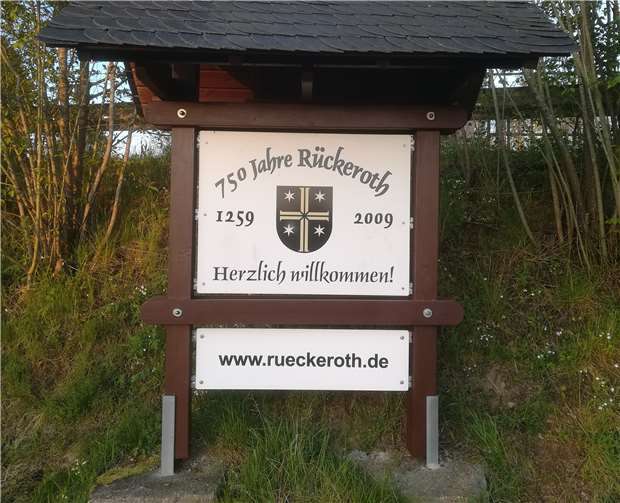 Die Traktorfreunde Rückeroth haben auch den neuen Hinweis auf die Webseite angebracht. Foto: privat