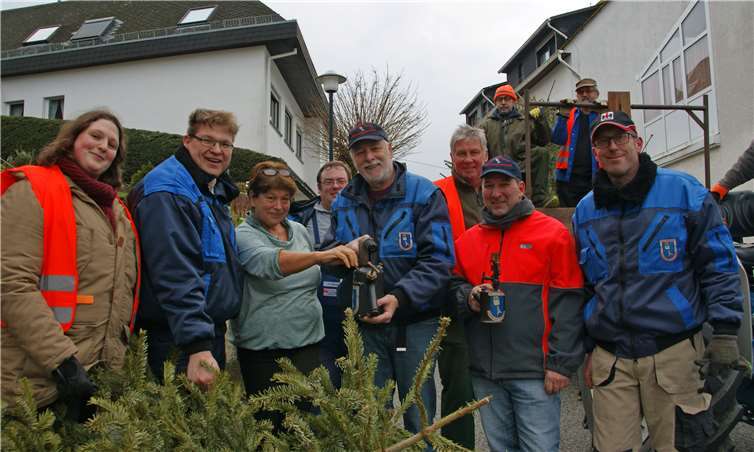Die Traktorfreunde freuen sich über jede Spende für die kranke Sophia. MIH