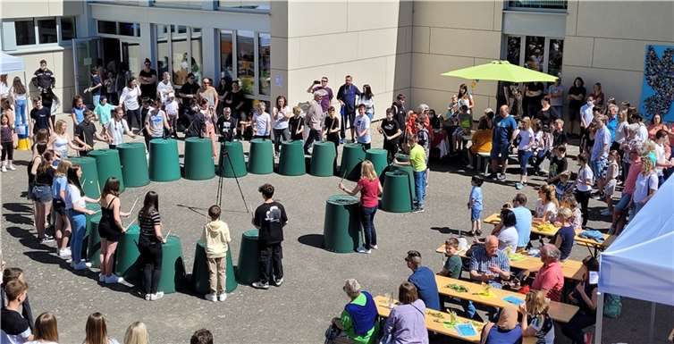 Die Trashdrumming-Gruppe der Realschule plus Cochem sorgte für Applaus im Rhythmus der Musik.. Fotos: privat