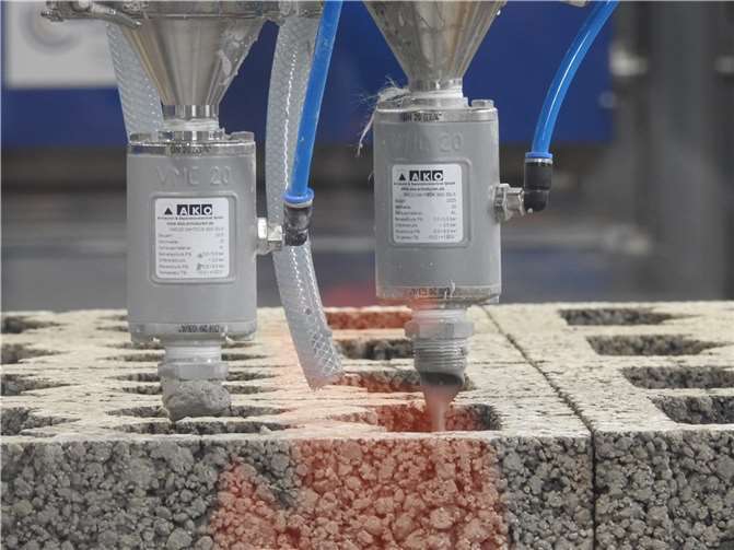 Die Trasswerke Meurin, in Zusammenarbeit mit der KLB-Klimaleichtblock, setzen erneut Maßstäbe im Hochbau und präsentierten mit dem neuen KLB-Wabenstein eine revolutionäre Weiterentwicklung im Bereich umweltfreundlicher und energieeffizienter Wandbaustoffe. Foto: WAMFO.DE