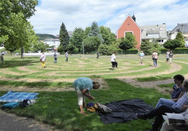 Die Trauerbegleiter entspannen zusammen beim Oasentag.Privat