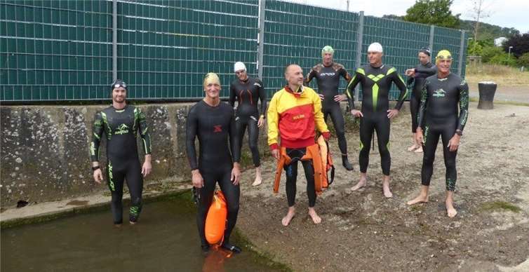 Die Triathleten vor ihrem Einsatz. Fotos: privat