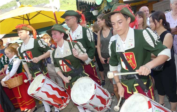 Die Trommler der Cochemer Bürgerwehr sorgten beim Festumzug für den richtigen Sound.