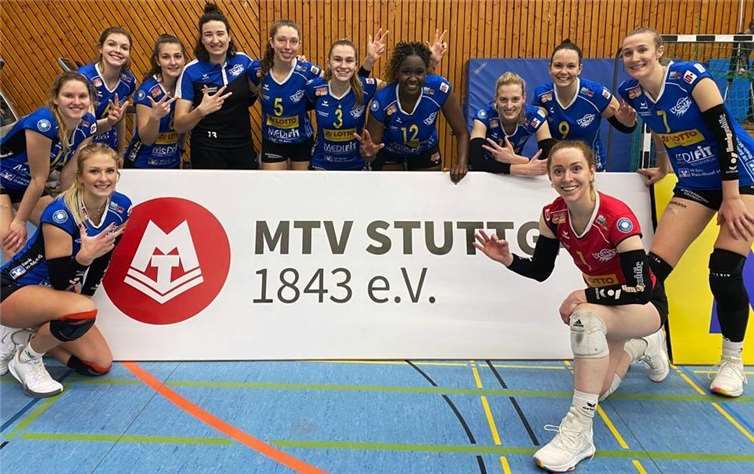 Die Trophäensammlung der laufenden Spielzeit konnte durch das 3:0 bei MTV Stuttgart II erweitert werden.Foto: VCN