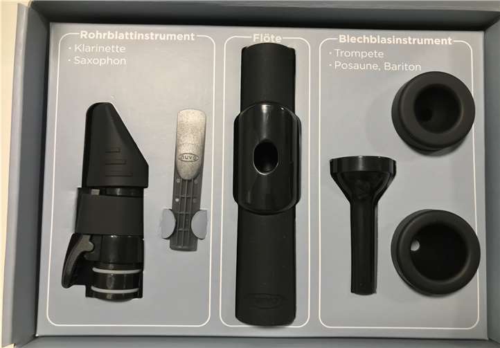 Die „Try out Box“ enthält Mundstücke für Klarinette, Saxophon, Querflöte, Trompete und Posaune.