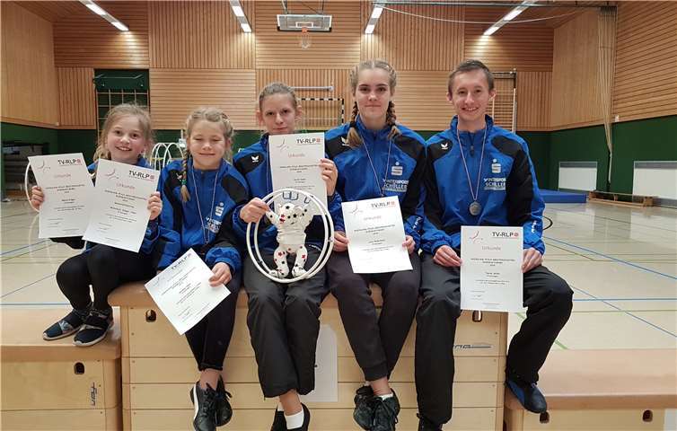 Die Turner und Turnerinnen des TV Remagen freuten sich über ihre Urkunden. privat