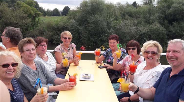 Die Turnerfrauen und ihr Trainer genossen leckere Cocktails. Foto: privat
