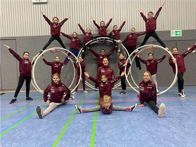 Die Turnerinnen freuen sich über das neue Outfit. Foto: privat