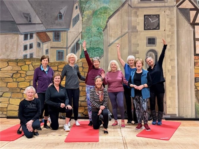 Die Turnerinnen haben viel Spaß bei den wöchentlichen Sporteinheiten.  Foto: privat