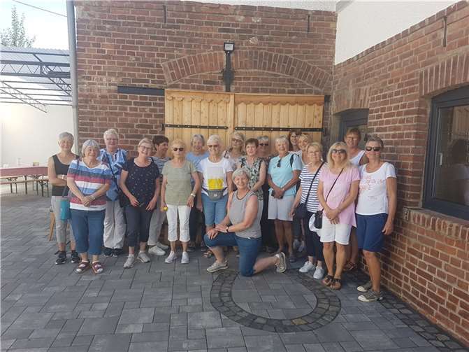 Die Turngruppe besuchte eine alte Dorfschmiede.  Foto: privat