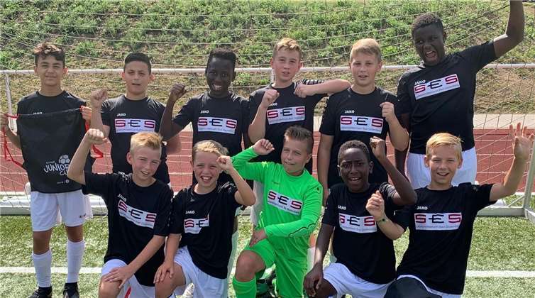 Finaleinzug beim Allianz Juniors Cup Die U 13 der JSG Remagen/Kripp konnte sich über einen hervorragenden 2. Platz freuen. Foto: JSG Remagen
