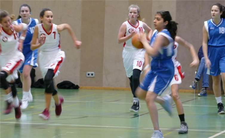Die U 16-Basketball-Mädchen unterlagen knapp ihren Kontrahentinnen aus Kaiserslautern. privat