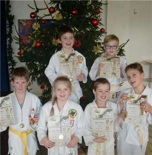 Die U10-KämpferInnen (v.l.n.r.) (hinten) Leon Bartsch, Max Fuhrmann, (vorne) Louis Geiermann, Eileen Eisfeld, Matteo Trumpler und Max Weisse; Jonathan Bernd fehltprivat