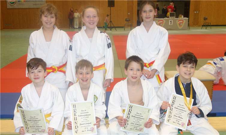 Die U12-Judokas des SV Urmitz: Cedric Lehnertz, Tessa Hannikel, Jannik Jentzsch, Lea Börner, Leon Schnapp, Lara Theisen und Sören Mähne. privat