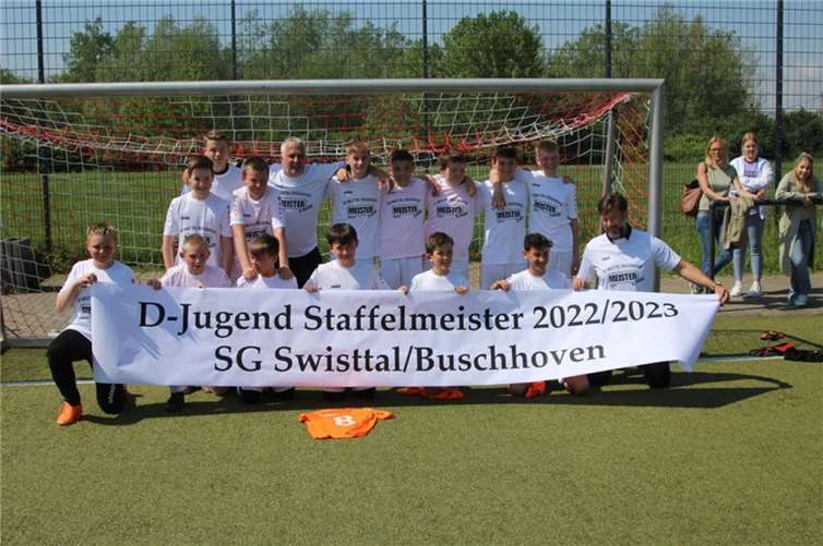 Die U13 D-Jugend der Spielgemeinschaft von SV Hertha Buschhoven und dem SV Swisttal hat in der abgelaufenen Saison die Meisterschaft in der D-Jugend Staffel 3 des Fußballkreises Bonn gewonnen.  Foto: privat