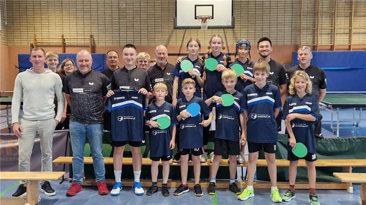 Die U13-Mannschaft des TTV Oberwinter mit ihren neuen Trikots.  Foto: privat