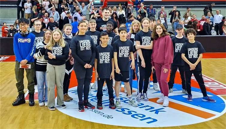 Die U14 als Einlaufkinder. Quelle: BBV