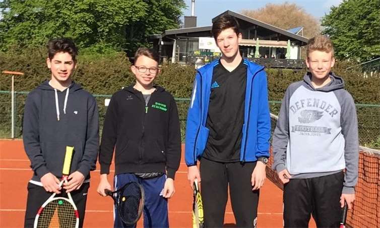 Die U15-Jungs des HTC zeigten eine starke Leistung gegen den Tabellenführer: (v.l.) Paul Stiehl, Fritz Beckmann, Torben Hertrampf und Torge Götte, auf dem Bild fehlen: Jonathan Hörsch und Anton Hagenau.
