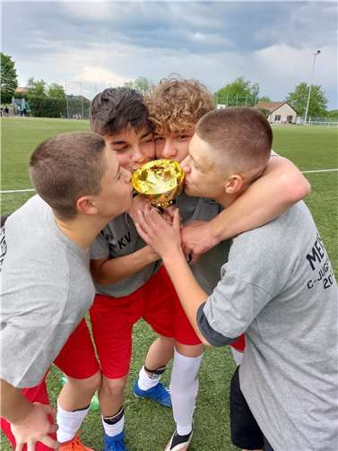 Die U15-Jungs feierten ihren Sieg.