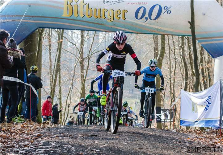 Die U15-Nachwuchsfahrer starten zum Rennen in Kottenheim. Foto: Merlin Muth