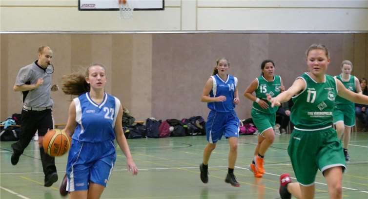 Die U16 Mädchen setzten sich deutlich gegen Trier durch.Privat