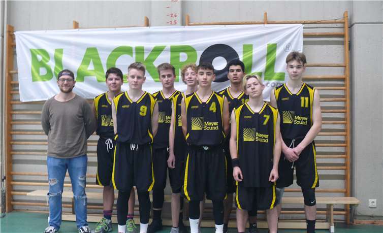 Die U18-Mannschaft: v.l.n.r. Philipp Scholz, Michael Mertes (2 Punkte), Alexander Zilles (34), Felix Lorcheiter (5), Louis Lenz (14), Lukas Bleser (16), Tarek El-Rashidy (18), Niklas Graßmann (7) und Finn Steiner (12). privat