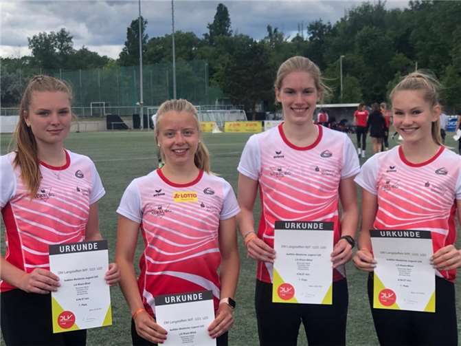 Die U20-Staffel der LG Rhein-Wied (von links: Marie Böckmann, Irina Fischbach, Miriam Rühle, Sina Ehrhardt) verbesserte sich bei der deutschen Meisterschaft in Mainz um rund drei Sekunden über 4x400-Meter und belegte Platz sieben. Foto: LG Rhein-Wied