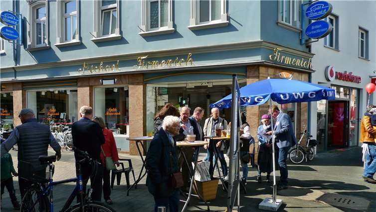 Die UWG Rheinbach verteilte kostenloses Saatgut für Blühwiesen und Balkonkästen. Foto: UWG Rheinbach