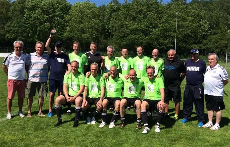 Die Ü50-Rheinland-Meister des FC Plaidt spielen um 19 Uhr auf dem Hauptfeld. Foto: privat