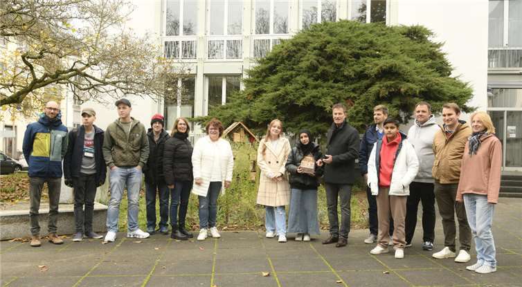 Die Übergabe der Geldspenden erfolgte nun an Detlev Pilger, den Vorsitzenden des Fördervereins der Diesterweg- und der Hans-Zulliger-Schule. Foto: Landeshauptarchiv