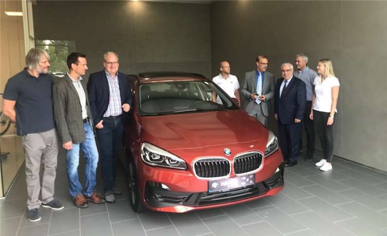 Die Übergabe des Schulungsfahrzeugs an die BBS Andernach in Neuwied.Foto: HANKO