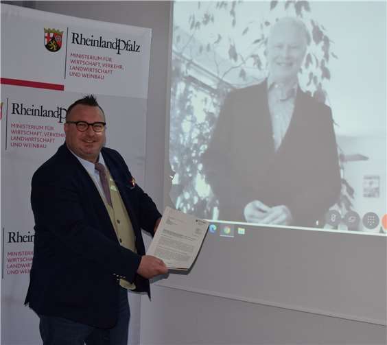 Die Übergabe fand virtuell und damit sowohl in Bad Ems als auch in Mainz statt.Foto: Wirtschaftsministerium RLP