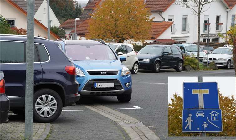 Die Übersichtlichkeit beim Befahren der Straße wird durch parkende Fahrzeuge vermindert. Foto: privat
