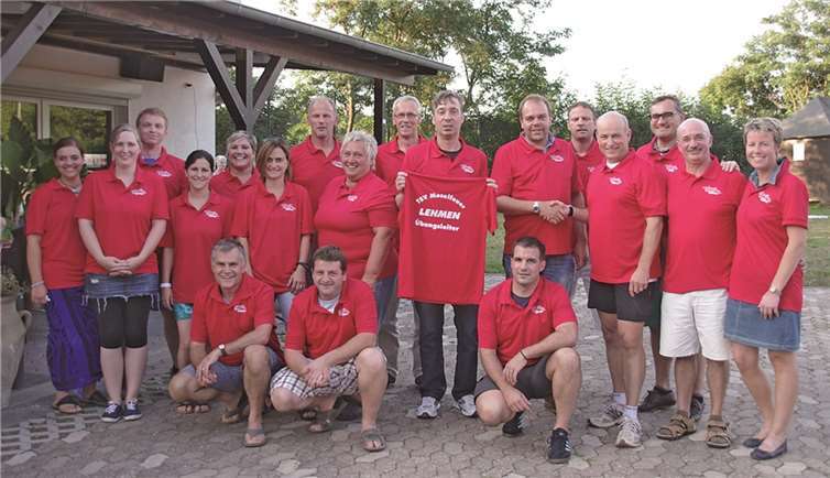 Die Übungsleiter des TSV erhielten neue T-Shirts.privat