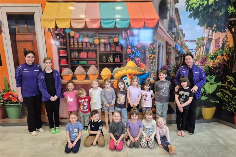 Die Übungsleiterin Serife Schwenzer, Joelina Schwenzer und Übungsleiterhelferin Nele Frankreiter zeigten sich erfreut über die große Beteiligung und die tolle Resonanz der Kinder und Eltern.