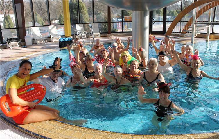 Die Übungsleiterin hatte für die Kursteilnehmer ein karnevalistisches Programm vorbereitet. Foto: privat