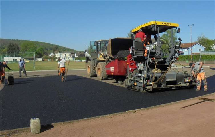 Die Umbauarbeiten zur Modernisierung des Rhein-Ahr-Stadions unter der Leitung des TV Sinzig werden voraussichtlich Mitte Mai abgeschlossen sein.Foto: privat